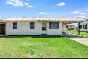 907 Elizabeth St in Scott, LA - Building Photo
