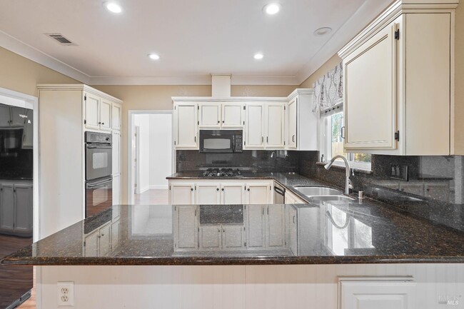 606 Roscommon Pl in Vacaville, CA - Foto de edificio - Building Photo