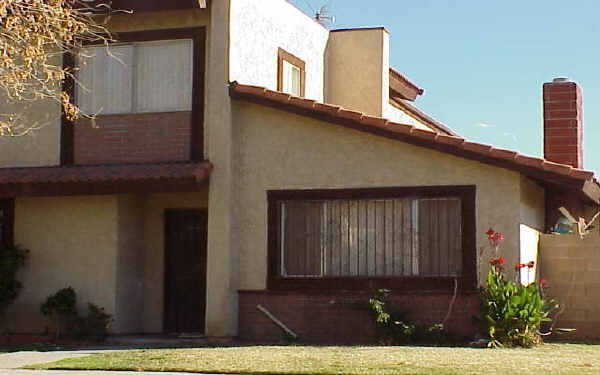 1046 N Clifford Ave in Rialto, CA - Building Photo