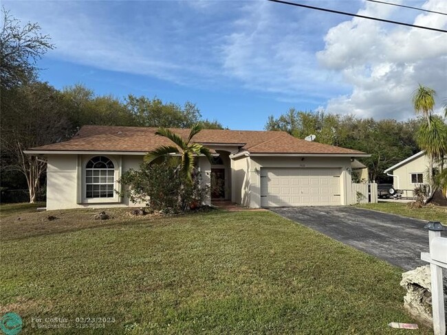 7533 SW 37 Ct in Davie, FL - Building Photo - Building Photo