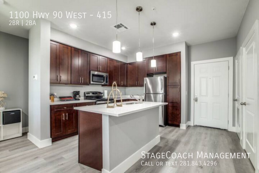 1100 Hwy 90 W in Sealy, TX - Building Photo