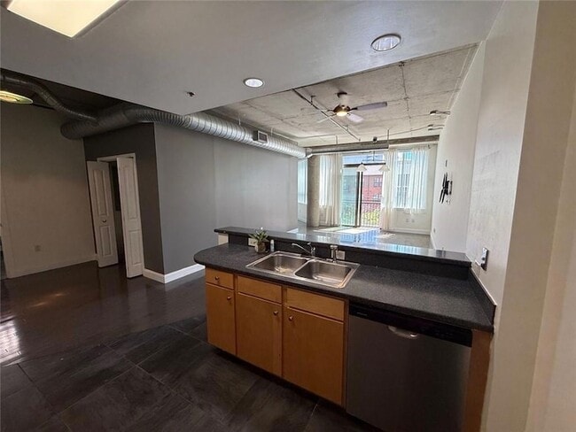 115 W Peachtree Pl NW, Unit 418 in Atlanta, GA - Building Photo - Building Photo