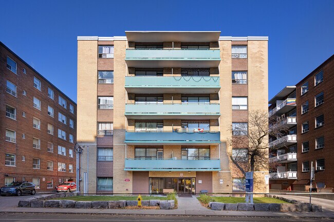 246 Cosburn Ave in Toronto, ON - Building Photo - Building Photo