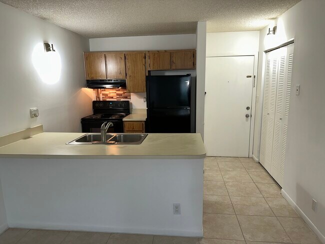 2771 Riverside Dr, Unit 117 in Coral Springs, FL - Building Photo - Building Photo