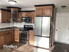 978 Dwight Eisenhower Way in Clarksville, TN - Foto de edificio - Building Photo