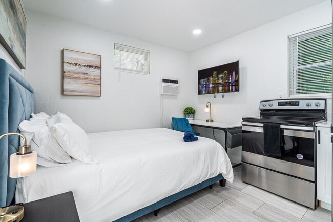 975-977 Southwest 10th Street-SI ID1324004P, Unit SI ID1324004P in Miami, FL - Building Photo - Building Photo