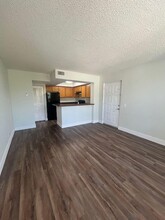 738 Executive Center Dr in West Palm Beach, FL - Building Photo - Building Photo