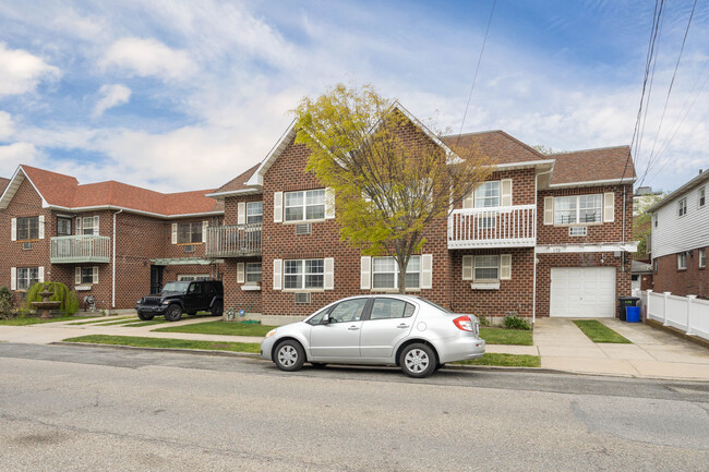 172 Beach 61st St in Arverne, NY - Building Photo - Building Photo