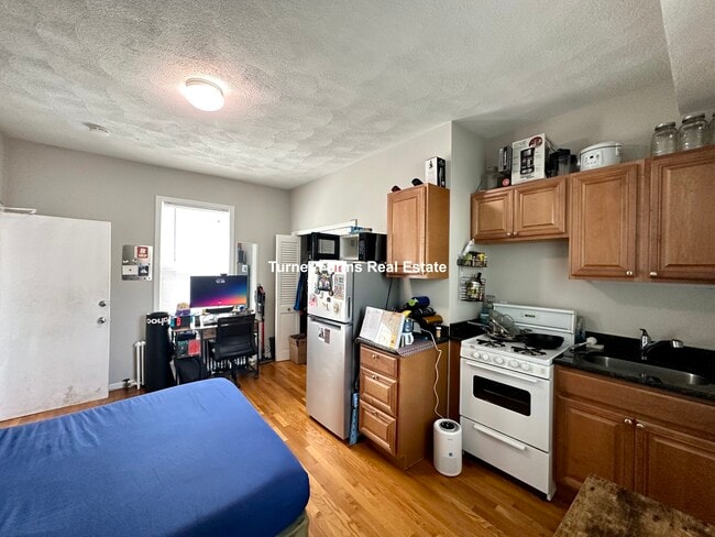 13 Pleasant St, Unit 1R