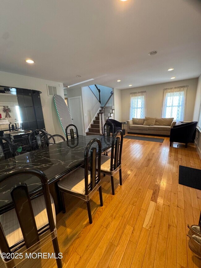 106 Poplar Ave in Deal, NJ - Building Photo - Building Photo