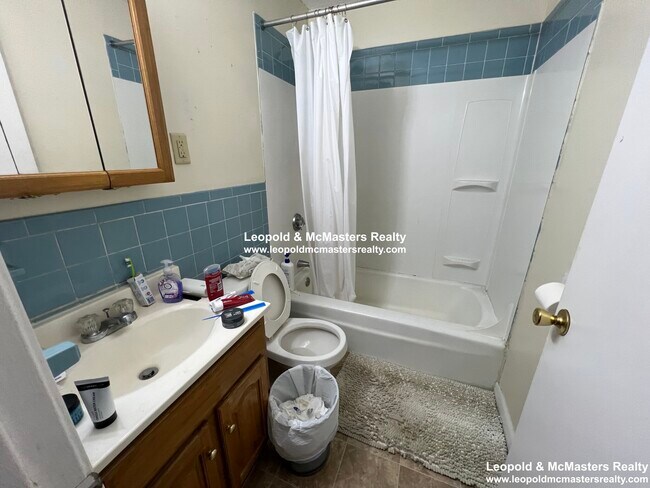 1128 Commonwealth Ave, Unit 3 in Boston, MA - Foto de edificio - Building Photo