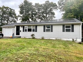 12 Post Rd in Enfield, CT - Building Photo