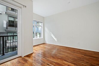 2721 1st Ave in Seattle, WA - Building Photo - Building Photo