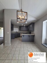10904 Via Vista in Bakersfield, CA - Building Photo - Building Photo