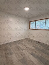 1505 E 9th St in The Dalles, OR - Foto de edificio - Building Photo