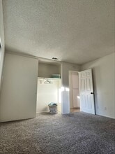 Kirby Gardens Apartments in Hemet, CA - Foto de edificio - Building Photo