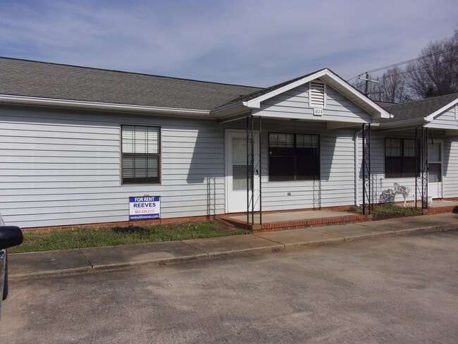 property at 1823 India Hook Rd