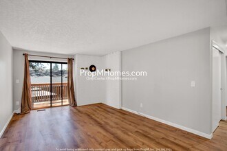 1587 SE Oak Grove Blvd in Milwaukie, OR - Building Photo - Building Photo