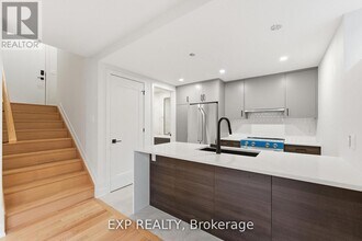 512 Roosevelt Ave in Ottawa, ON - Building Photo - Building Photo
