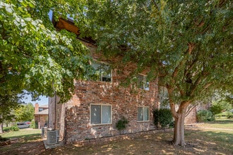 Ten15 at Hurd in Edmond, OK - Foto de edificio - Building Photo