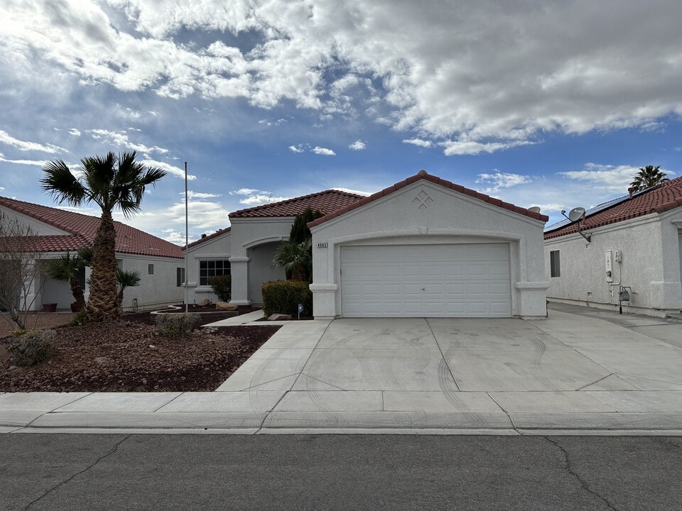 4643 Mountain Tree St in North Las Vegas, NV - Building Photo