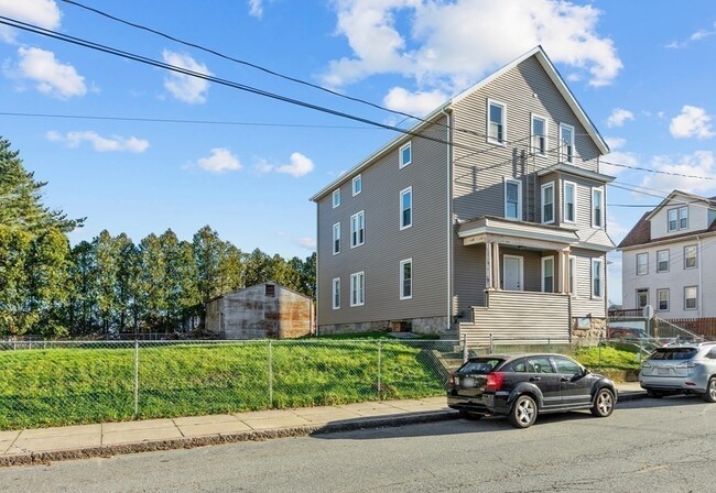 42 Mott St in Fall River, MA - Building Photo - Building Photo