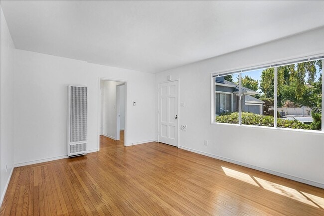 property at 3129 Fernside Blvd