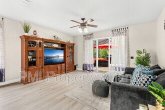555 Carey Way in Orlando, FL - Building Photo - Building Photo