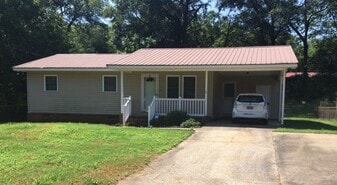 304 Vann St SW in Jacksonville, AL - Building Photo