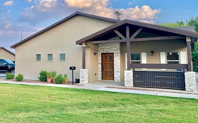 property at 703 Santa Fe Trl E