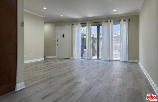 property at 567 S Wilton Pl