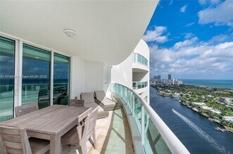 20201 E Country Club Dr in Aventura, FL - Building Photo - Building Photo