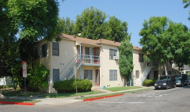 425 E Wellington Ave in Santa Ana, CA - Building Photo - Building Photo