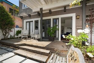 17 Hurricane St in Marina Del Rey, CA - Building Photo