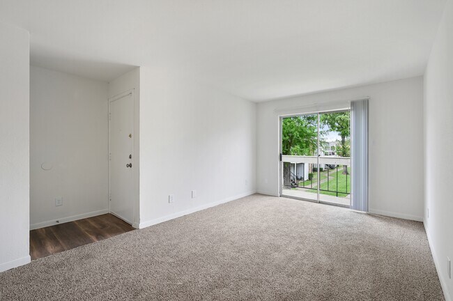 Aven West in Houston, TX - Building Photo - Building Photo