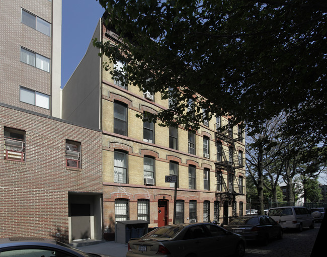 18 Tiffany Pl in Brooklyn, NY - Building Photo - Building Photo