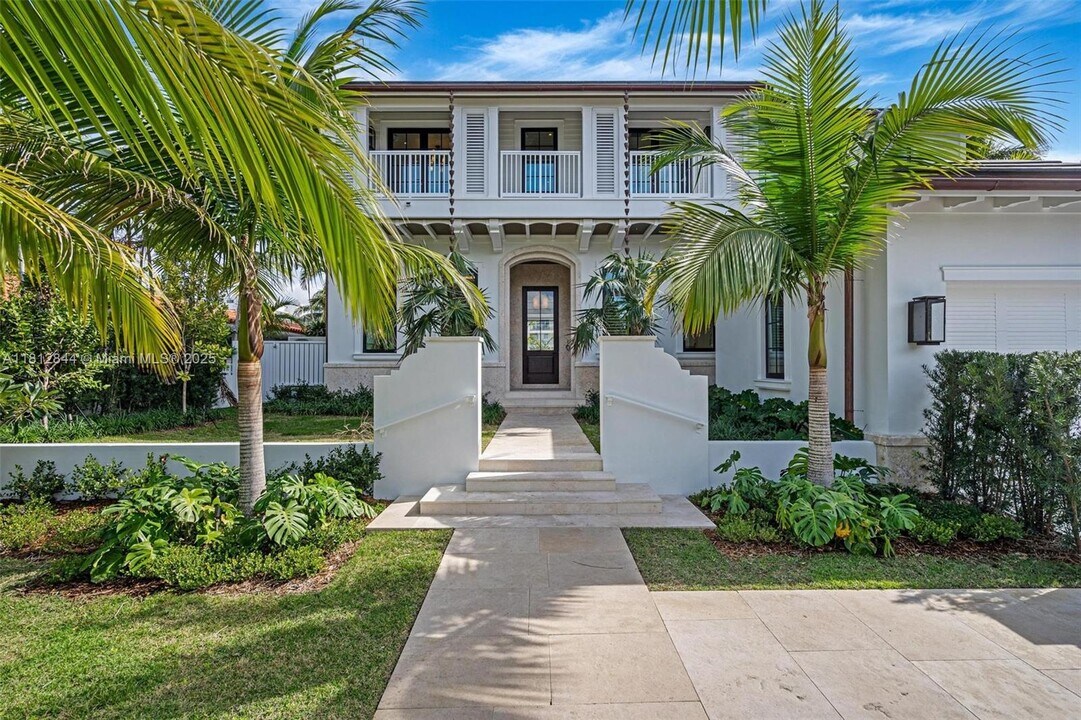 10241 E Broadview Dr in Bay Harbor Islands, FL - Building Photo