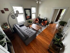 1049 7th St W, Unit 2 in St. Paul, MN - Foto de edificio - Building Photo