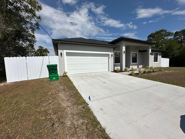 6033 Kumquat Cir in La Belle, FL - Building Photo - Building Photo