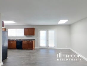 3208 W Surrey Ave in Phoenix, AZ - Building Photo - Building Photo