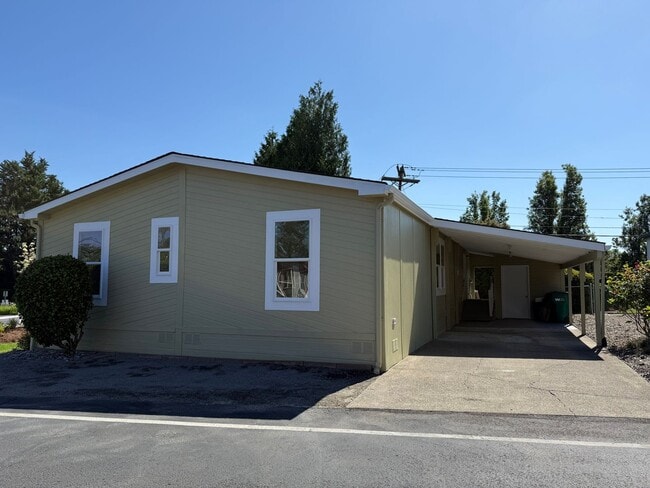 116 SE 8th St in Troutdale, OR - Building Photo - Building Photo