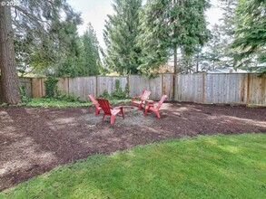 8150 SW Birchwood Rd in Portland, OR - Foto de edificio - Building Photo
