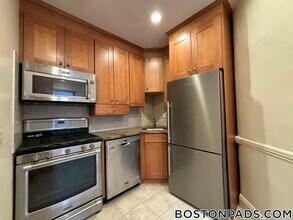 240 Kelton St, Unit 7 in Boston, MA - Foto de edificio - Building Photo