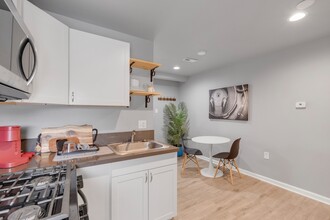 1002 W Fayette St in Baltimore, MD - Building Photo - Building Photo