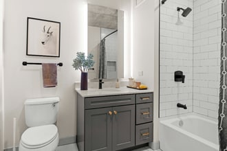 203 W Huron St in Chicago, IL - Building Photo - Building Photo