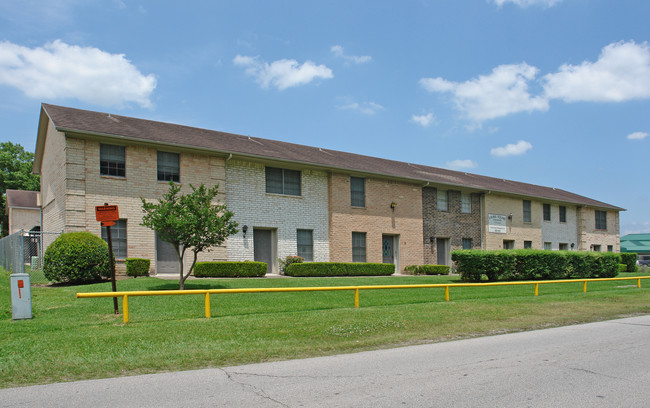 Laurel Square Townhomes in Beaumont, TX - Building Photo - Building Photo