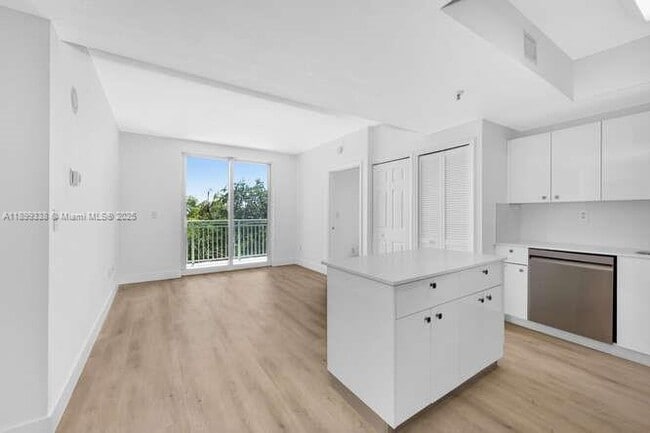 3500 Coral Wy in Miami, FL - Building Photo - Building Photo