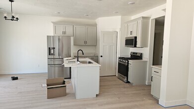 158 S 100 E in Richfield, UT - Building Photo - Building Photo