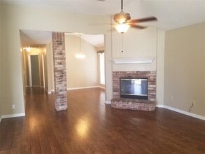 6412 Brookcrest Dr in Arlington, TX - Building Photo - Building Photo