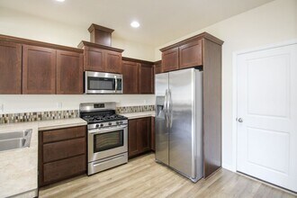 5763 Joynak St S in Salem, OR - Building Photo - Building Photo